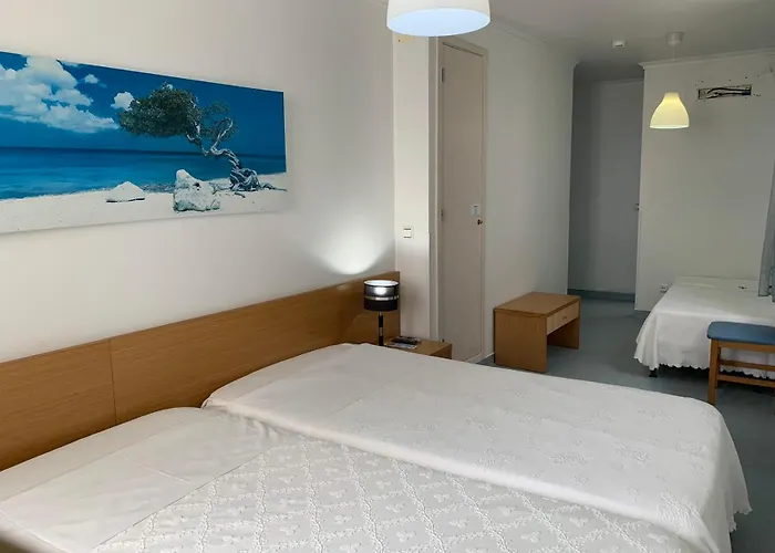 Weaa מלון נאזרה